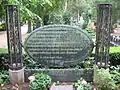 Tombeau Art nouveau du fondateur au cimetière de la Trinité.