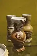 Exemples d'artefacts issus de la fouille de la douve