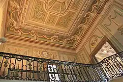Cage d'escalier.