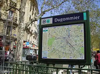 Le porte-plan de la station en 2010.