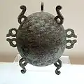 Vase dui: offrandes de céréales. Bronze incrusté de motifs géométriques en cuivre. H. 28 cm. Fin Royaumes combattants (fin IVe s.-220 AEC).
