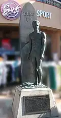Statue de Duke Kahanamoku à Huntington Beach (États-Unis).