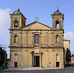 Église dédiée à sainte Marie et saint Léon Luc.