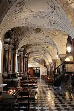 L'intérieur, nef latérale.