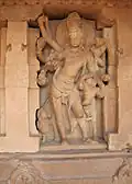 Shiva, niche centrale face Sud, face externe du mur entourant le déambulatoire. Cette position correspond symétriquement sur la face Sud à celle de Durga, sur la face Nord