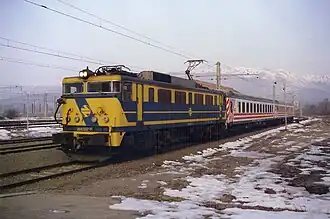 La 269.327 tractant le Pullman Cerdanya à Puigcerdà.
