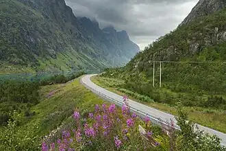 La E10 à Ingelsfjorden.