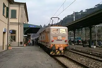 Livrée grise et orange pour la E.646 167.