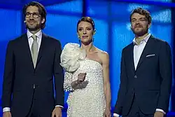 Les trois présentateurs de Concours : Nikolaj Koppel, Lise Rønne et Pilou Asbæk.