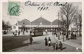 ... et devant la Gare
