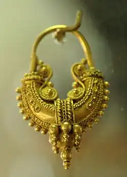 Boucle d'oreille en or, fin du IVe&nbsp;siècle&nbsp;av. J.-C.