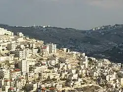 Jérusalem-Est et la barrière de séparation israélienne en arrière-plan.