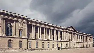 Vue d'ensemble de la façade orientale.