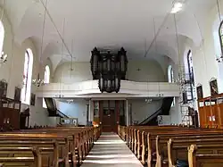 Vue intérieure de la nefvers la tribune d'orgue.