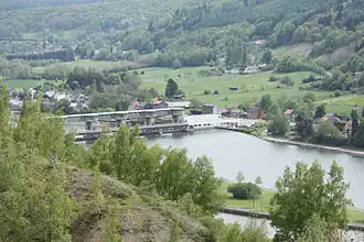 L'écluse d'Andenne vue depuis la réserve naturelle de Sclaigneaux.