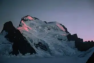 Soleil couchant sur la face Nord de la Barre des Écrins (4&nbsp;103&nbsp;m).