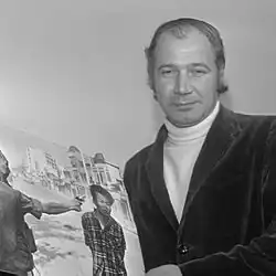 Eddie Adams,prix Pulitzer, présentant la photo qui l’a rendu célèbre.