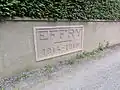 Nécropole nationale d'Effry, mur d'enceinte.