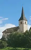 L'église Saint-Ferréol de Publier avec le côté nord vu du chemin des Rosaires.