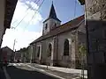 L'église Saint-Gervais et Saint-Protais vue de la rue.