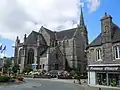 Vue de l'église depuis la place de l'Église.