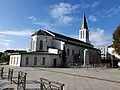L'église Saint-Germain et le monument aux morts