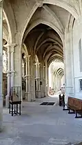 Vue intérieure de l'église Saint-Germain.