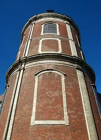 Contre-plongée.