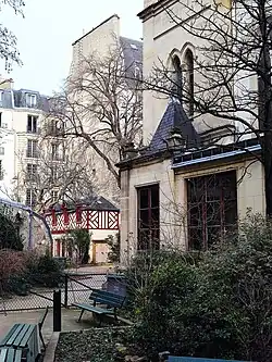 Extérieurs.