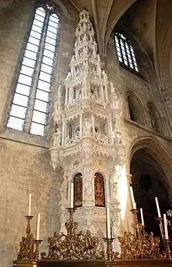 Un exemple de l'utilisation de la craie importée, la "pierre d'Avesnes", dans l'art flamand de la Renaissance, Léau, Belgique.