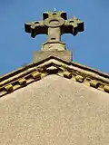 Croix sculptéeau sommet