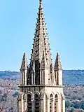Détails de la flèche à crochets de l'église Saint-Jean-Baptiste.