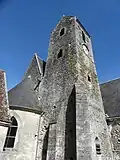Tour romane, clocher en bâtière.