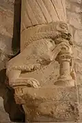 Vue latérale du lion à double corps.