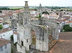 Vestiges du croisillon sud du transept.