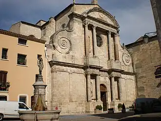 L'église-abbatiale Saint-Sauveur (XVIIe&nbsp;siècle).