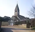 Église et cimetière.