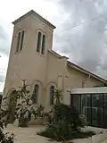 Accès via le centre culturel.