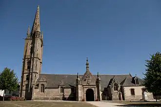 L'église paroissiale Saint-Pierre 1.