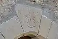 Au-dessus du second portail d'entrée est placée une pierre sur laquelle est inscrite la date de 1836 avec les initiales R - M - D et un visage  sculpté d'un pape avec les armoiries du Vatican.