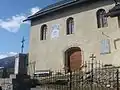 L'église, façade sud, vue du cimetière.