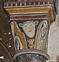Chapiteau polychrome.