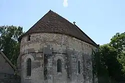 Chevet de l'ancienne église Saint-Michel de Villeloin (XIIe&nbsp;siècle).