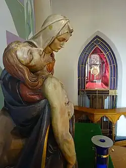 N.-D. des Douleurs et reliquaire de saint Richard Gwyn.