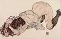 Dessin d'une femme agenouillée coudes au sol, bras autour de la tête, derrière nu