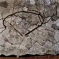 Peinture presque abstraite où se distingue sur fond clair quelques branches dépouillées