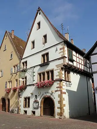 Maison de vigneron (XVIIe&nbsp;siècle), 3 place du Château Saint-Léon.