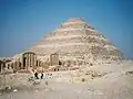 Pyramide et complexe.