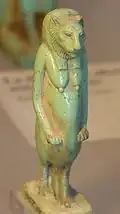 Statuette au musée du Louvre.