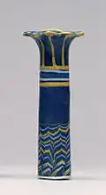 Vase à kohl. Verre coulé en forme de colonne. Walters
